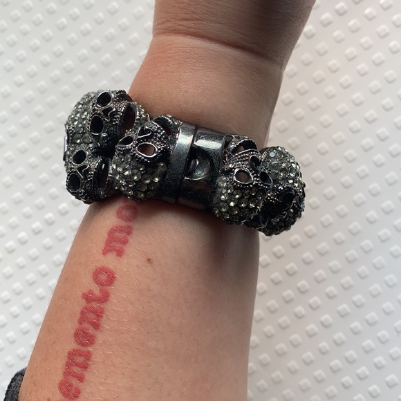 COPY - Beverly Hills Crystal Skull bracelet - Picture 4 of 8